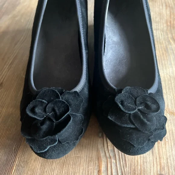 Rare!!!! Vionic suede wedge size 8 great condition - Picture 2 of 6